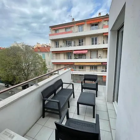 Apartment Charming Near The Sea Antibes