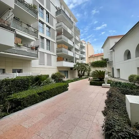 Charming Near The Sea Apartment